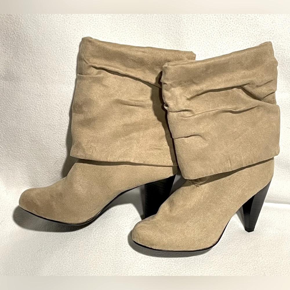 Women’s heeled ‘suede’ boots by Body Central. Size: 6 - Picture 5 of 9